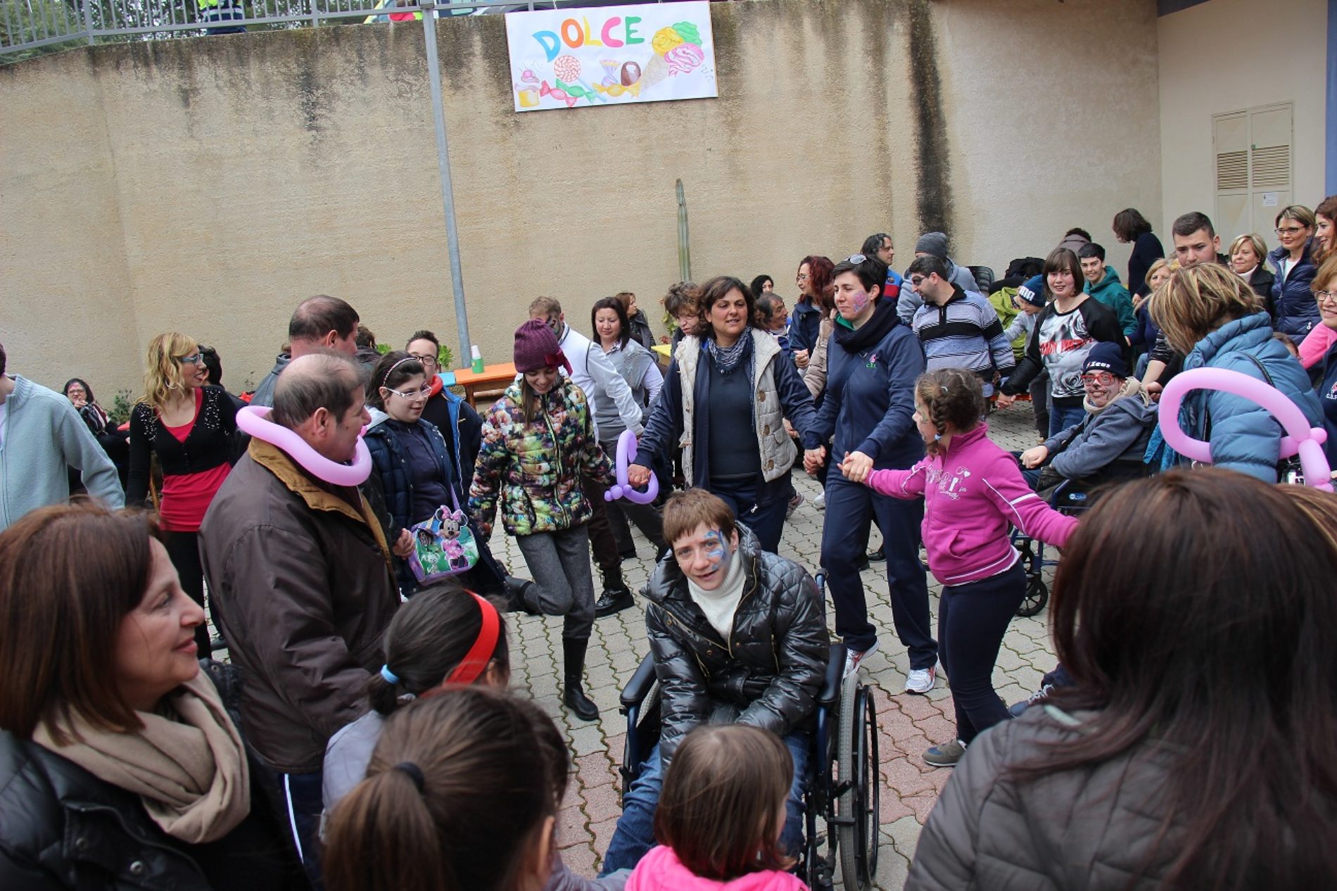 DISPONIBILI I VIDEO, Balli e giochi al Consorzio di riabilitazione CSR di Barrafranca