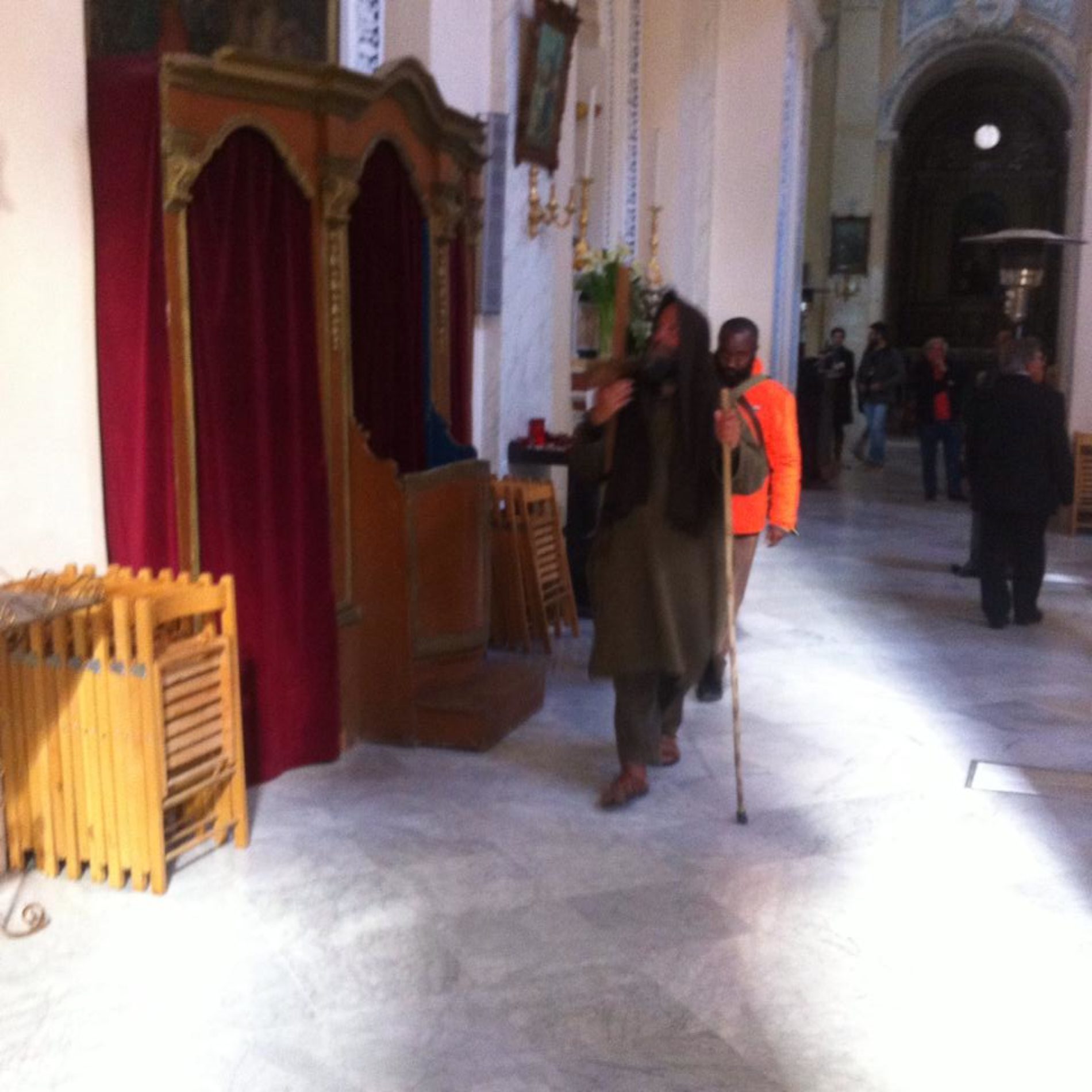 Frà Biagio Conte si racconta in mezzo alla comunità barrese facendo visita alle parrocchie