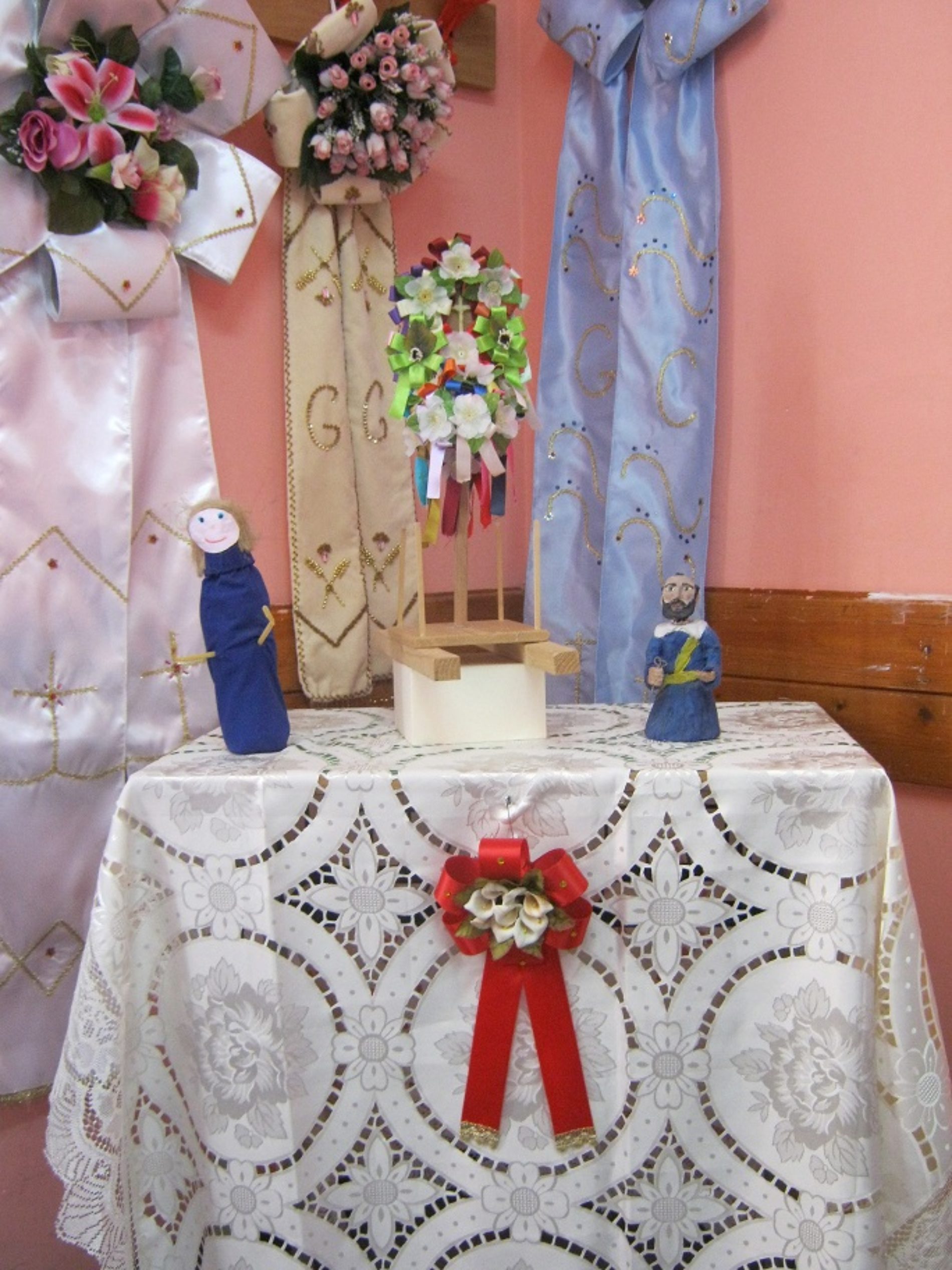 Rivisitati i riti della settimana santa a Barrafranca. Alunni hanno assistito anche alla vestizione dell’apostolo San Tommaso