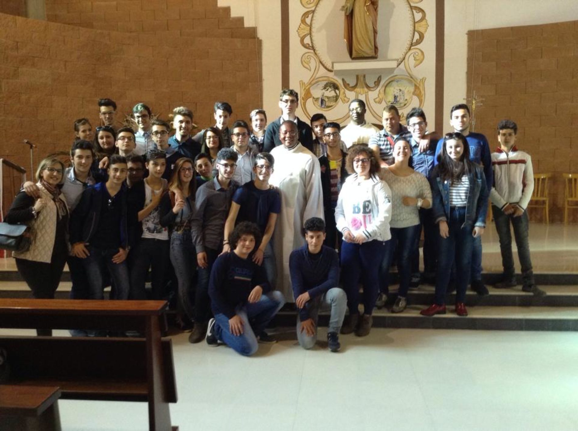 Il “Movimento Ho Sete” nella chiesa del Sacro Cuore ha incontrato tanti giovani barresi per pregare insieme