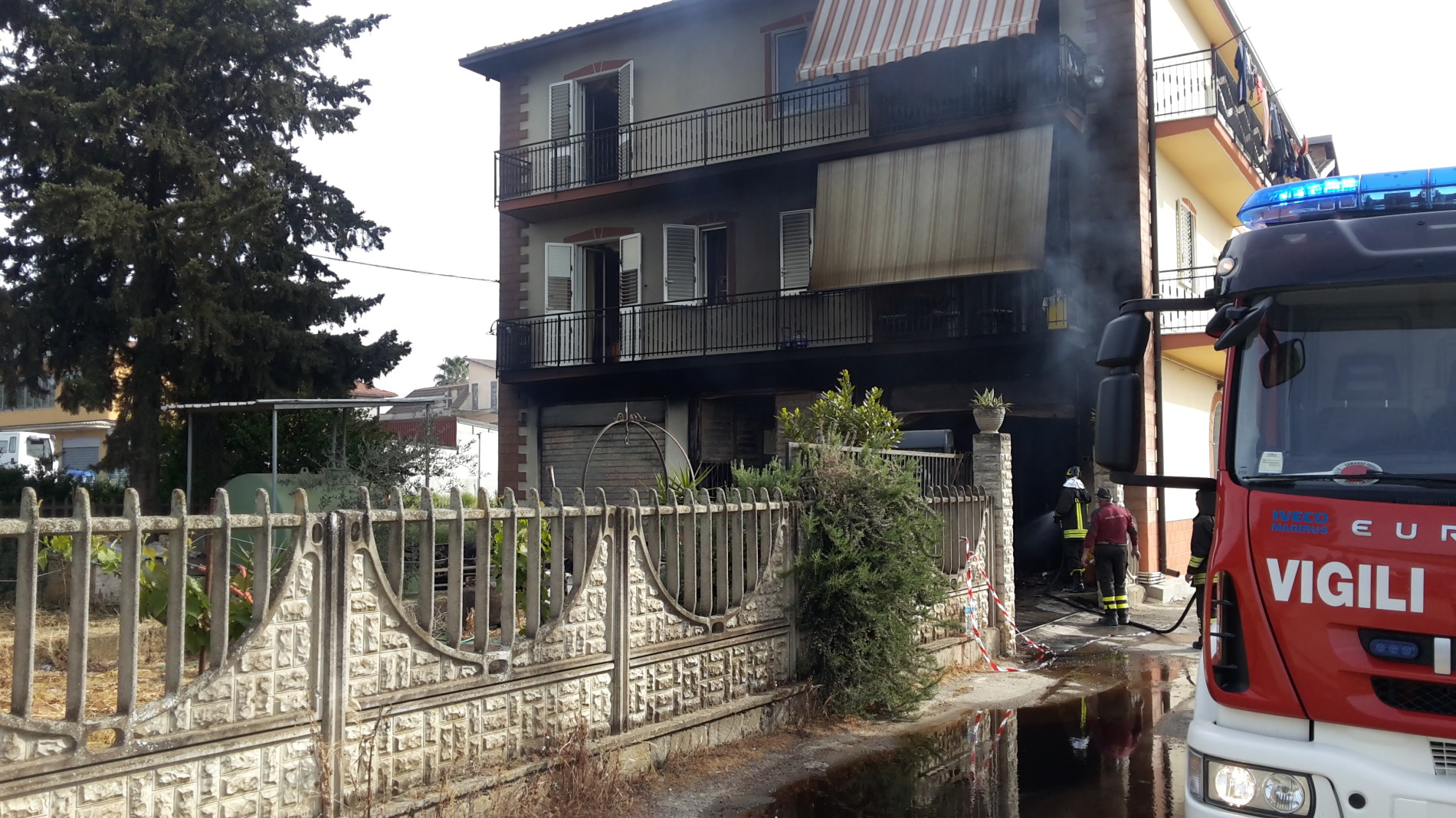 Incendiata una palazzina in contrada Sitica a Barrafranca