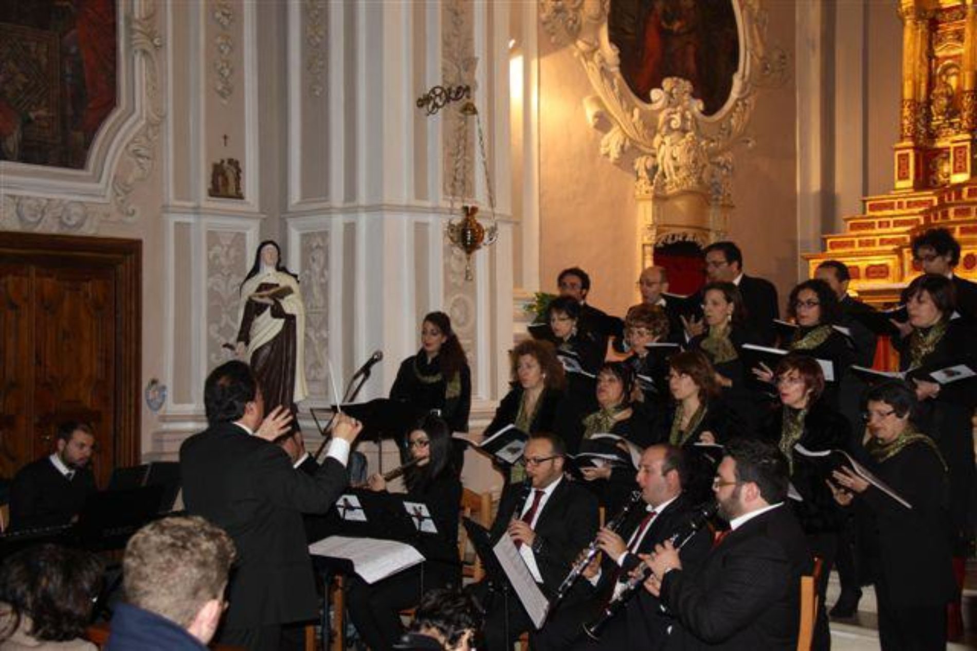 Concerto della Corale polifonica barrese a Pietraperzia davanti la madonna di Fatima