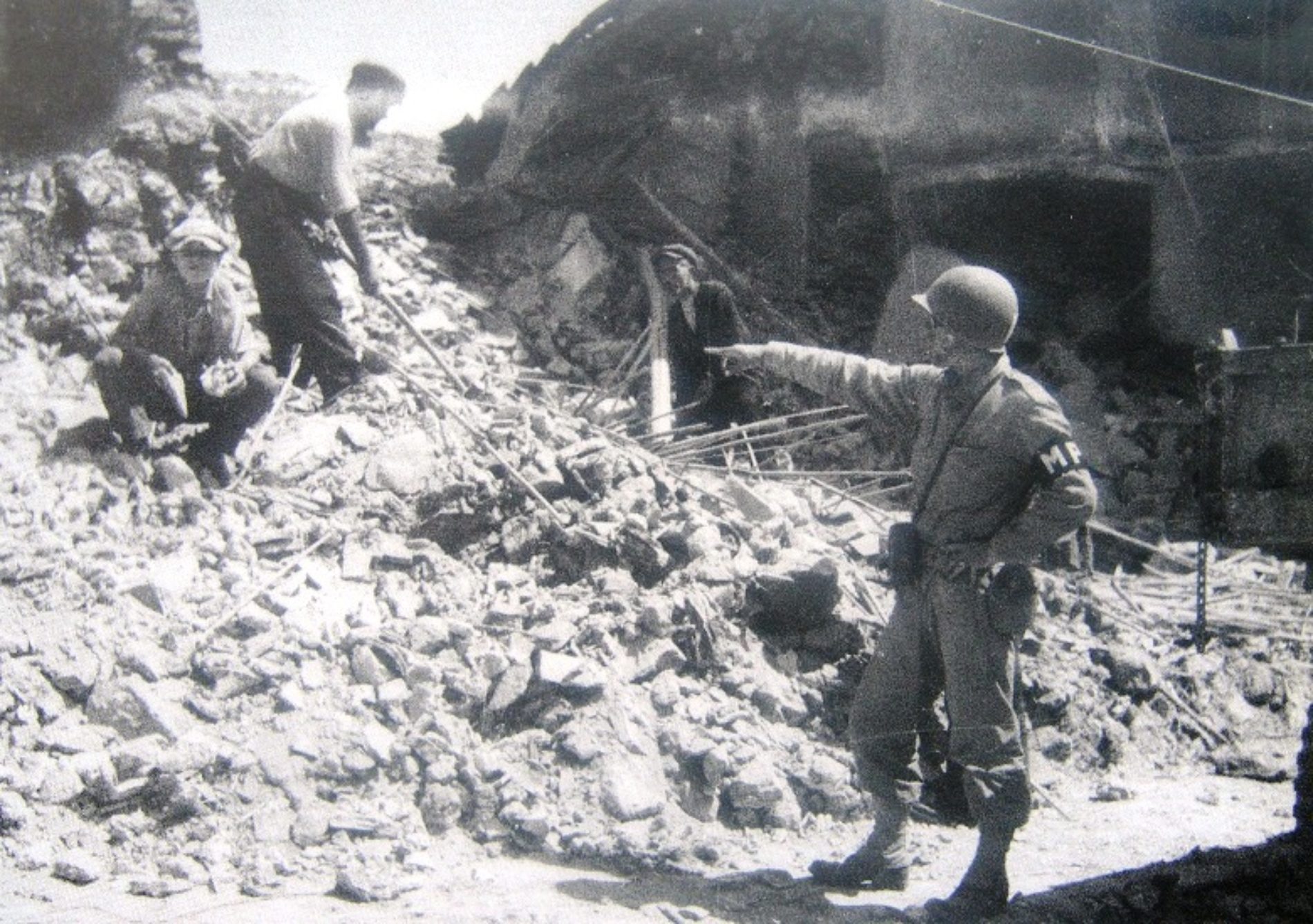 10-18 luglio 1943: cronistoria dei bombardamenti che colpirono BARRAFRANCA durante il  2° Conflitto Mondiale