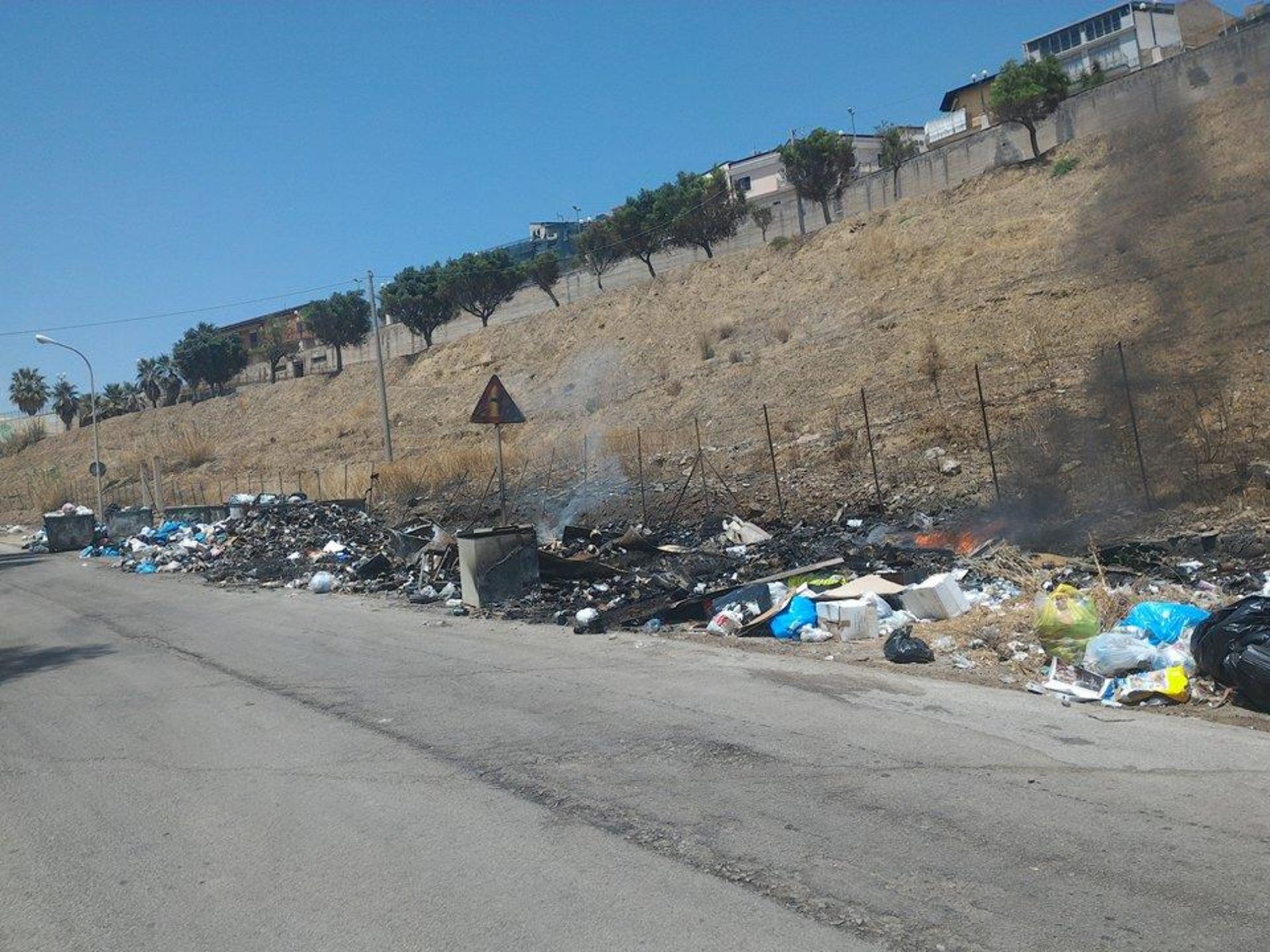 Lettera aperta sui rifiuti andati a fuoco in contrada Sottoserra.