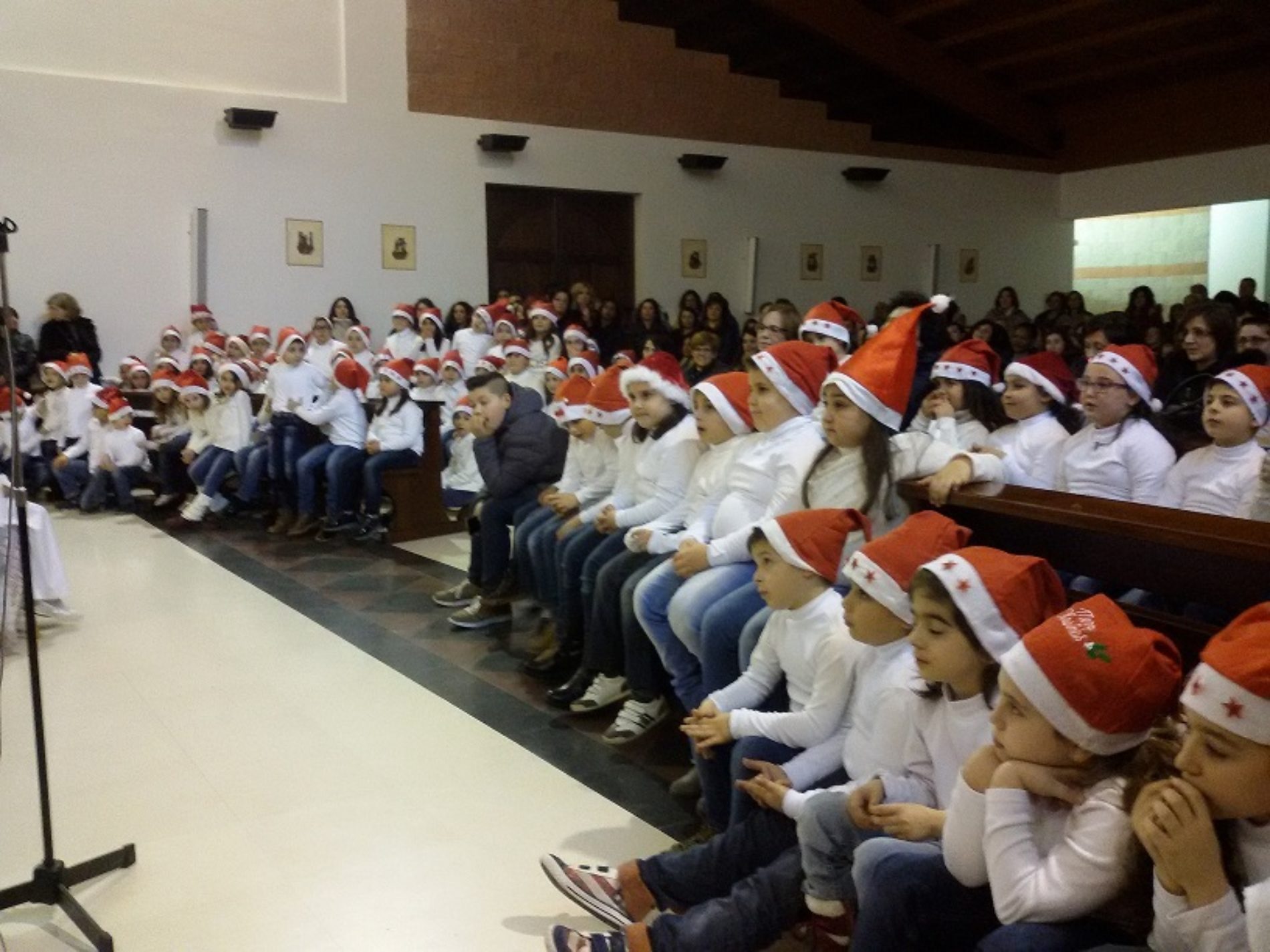 Concerto natalizio degli alunni del San Giovanni Bosco” per cancellare l’indifferenza e la cattiveria e donare pace, risate e allegria