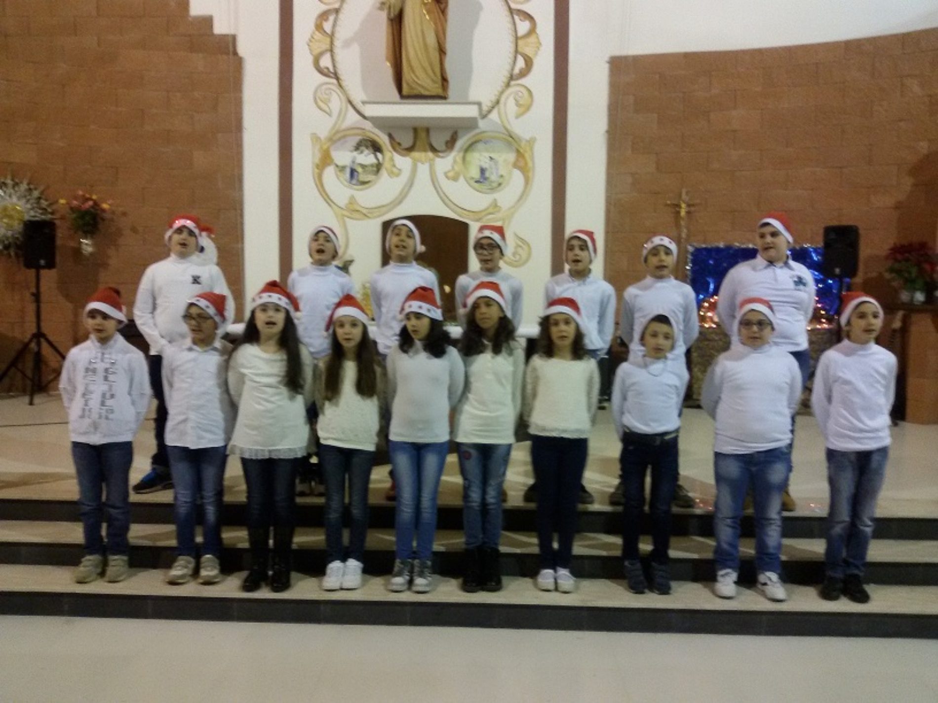 Concerto di Natale da parte degli alunni del “San Giovanni Bosco” per cancellare l’indifferenza, la cattiveria e donare un’atmosfera di pace, risate e allegria