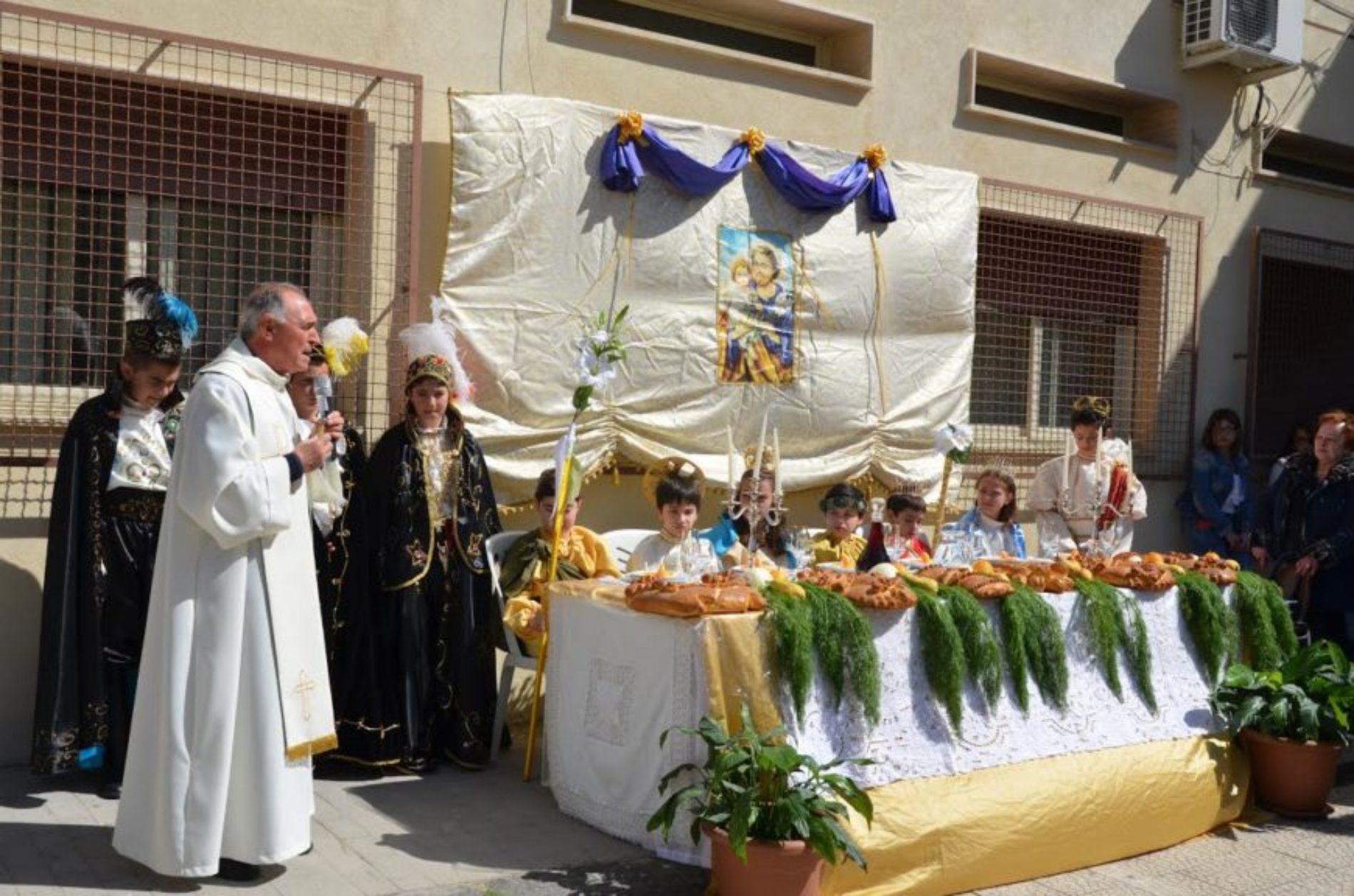 Il plesso “G. Verga” celebra la festa di san Giuseppe con la tradizionale “tavolata”