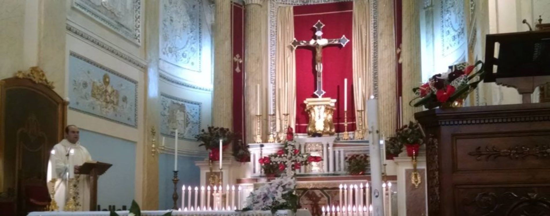 I quaranta ceri accesi collocati sotto il Crocifisso: una tradizione secolare che continua per la famiglia Ferreri