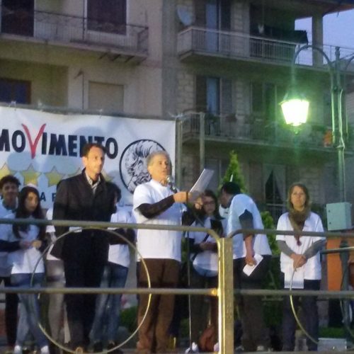 Video: Il M5S svolge il suo primo comizio con il candidato a sindaco Salvatore Centonze