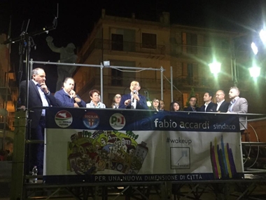 Comizio di ringraziamento del neosindaco Fabio Accardi e della sua coalizione
