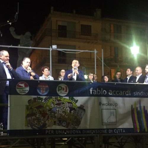 Comizio di ringraziamento del neosindaco Fabio Accardi e della sua coalizione
