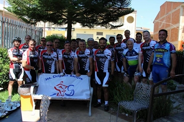 Il pietrino Pino Messina durante un giro in bici con amici accusa un malore, si accascia a terra e muore