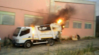 Prende fuoco camion di rifiuti nella struttura “ex Amandes”