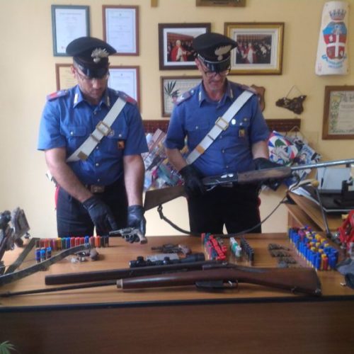 Arrestato 44enne a Valguarnera: coltivava sostanze stupefacenti ai fini di spaccio e deteneva illegalmente armi e munizioni