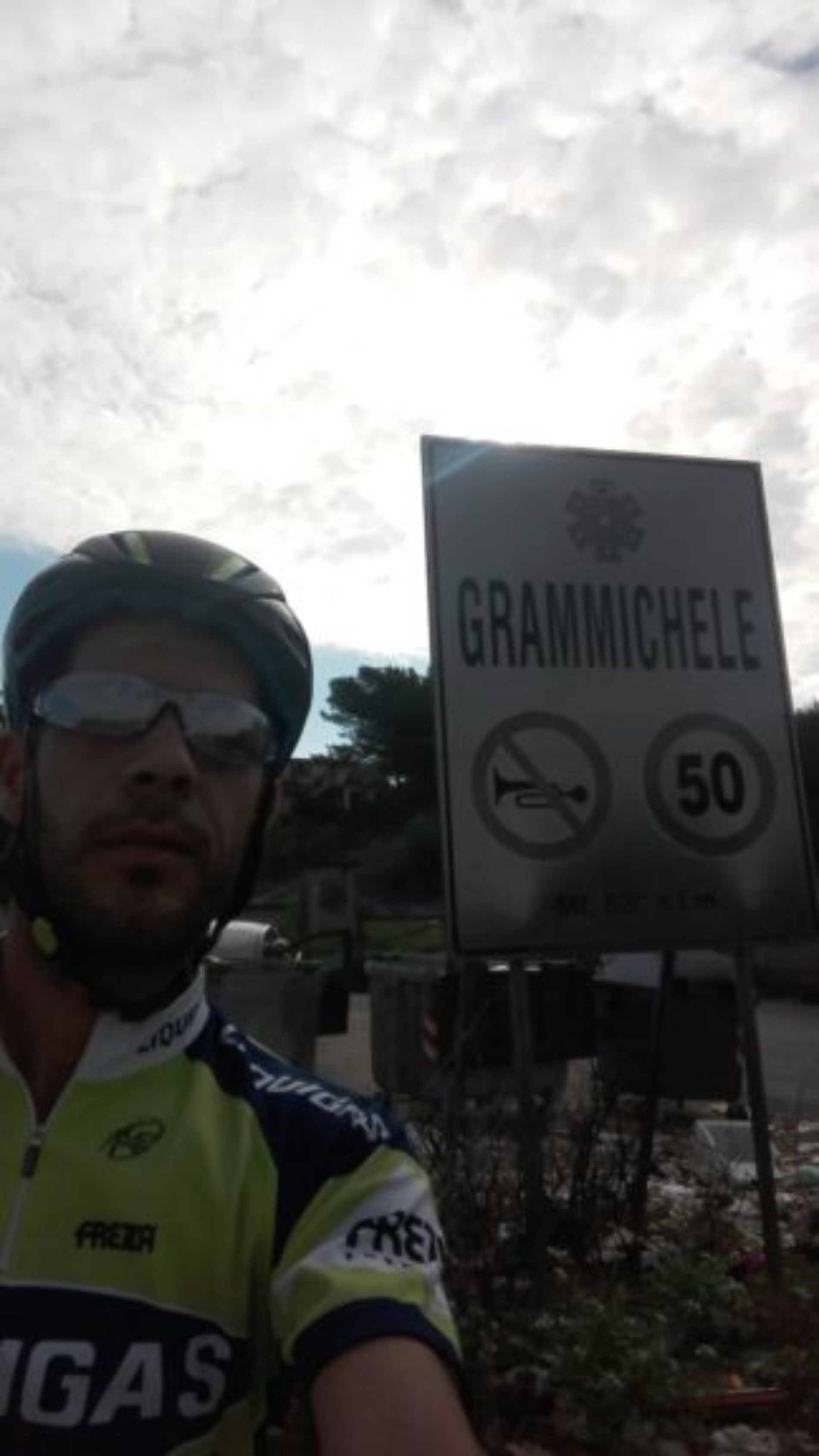 Ciclista barrese “sfida” la solitudine e compie la lunga tappa “Barrafranca – Avola” in 6 ore e 30 minuti