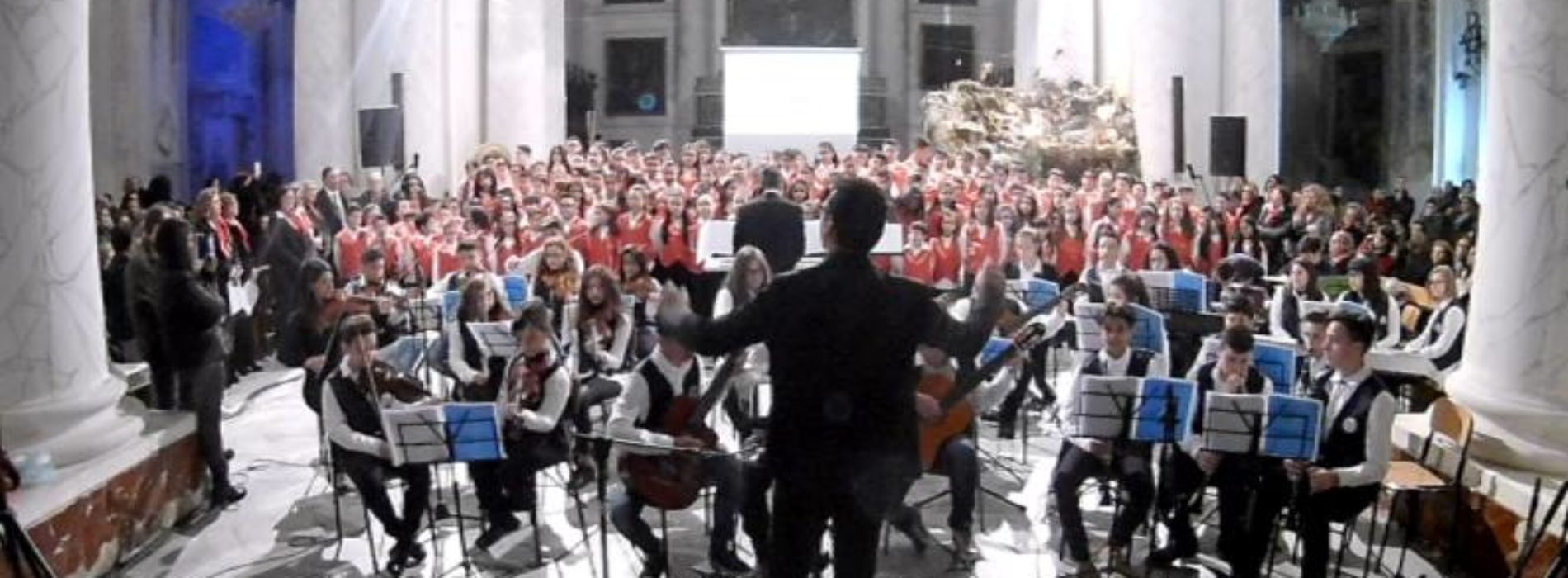 Un successo il Concerto di Natale con l’orchestra e il coro del comprensivo Guarnaccia esibitosi all’interno della chiesa Madre   