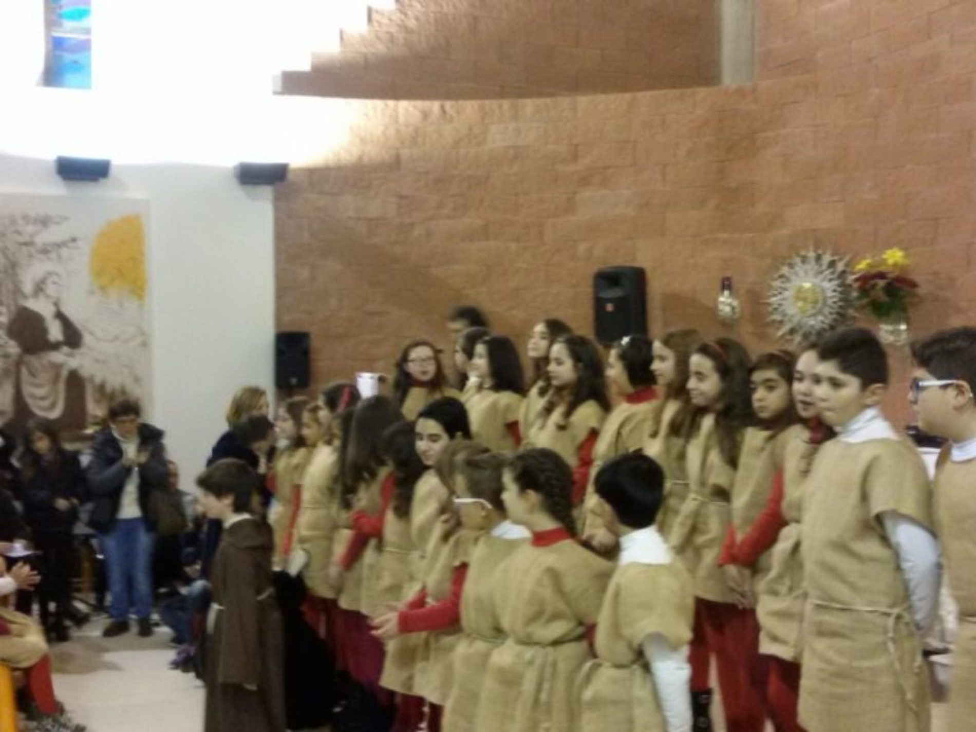 La vita di San Francesco vissuta in povertà e la storia del primo presepe raccontata dai bambini