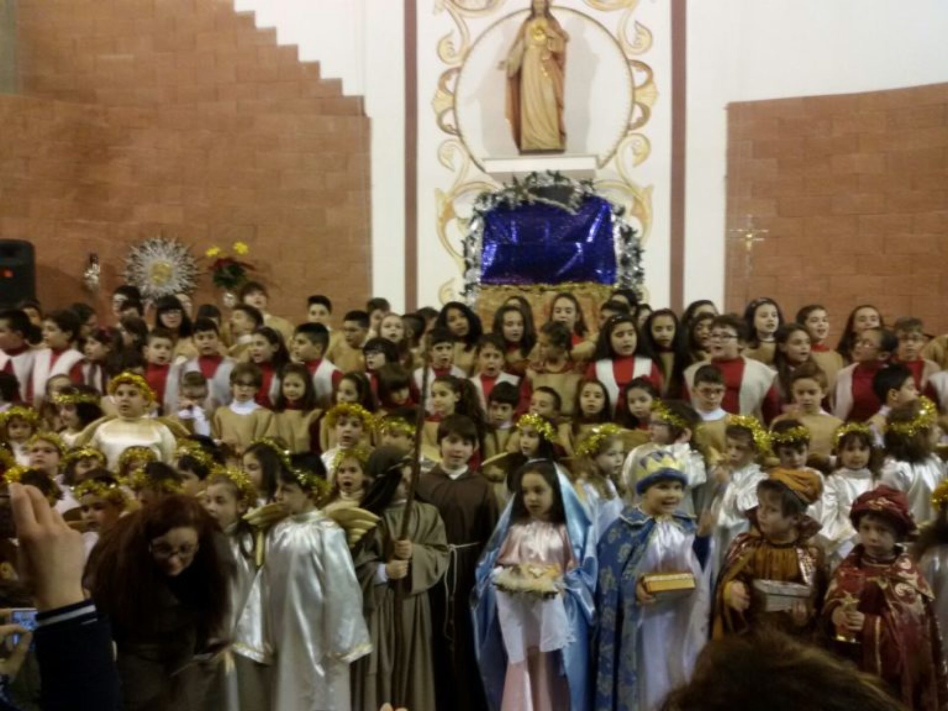 La vita di San Francesco vissuta in povertà e la storia del primo presepe raccontata dai bambini