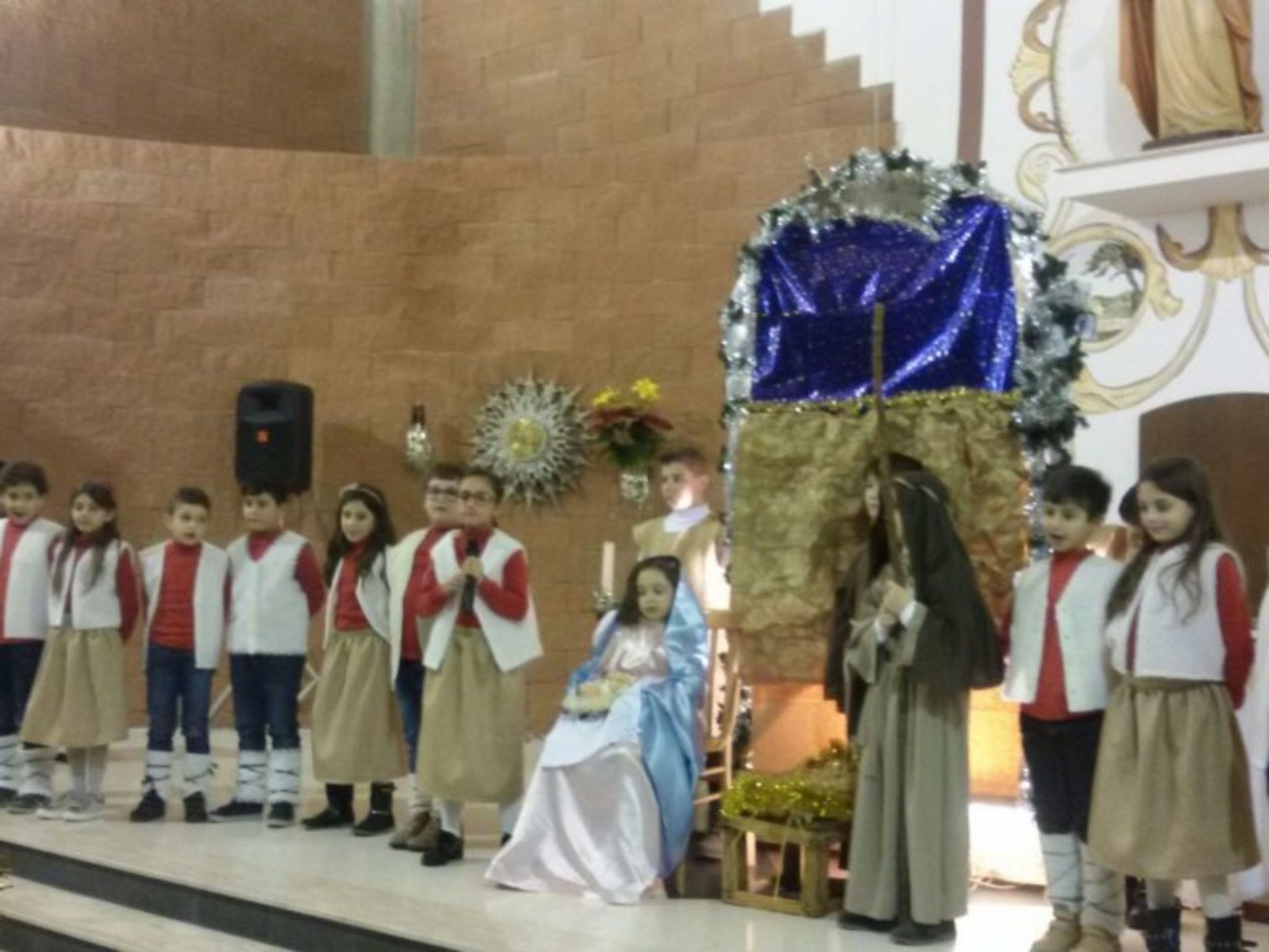 La vita di San Francesco vissuta in povertà e la storia del primo presepe raccontata dai bambini