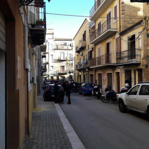 Madre uccide le due figlie e tenta il suicidio a Gela