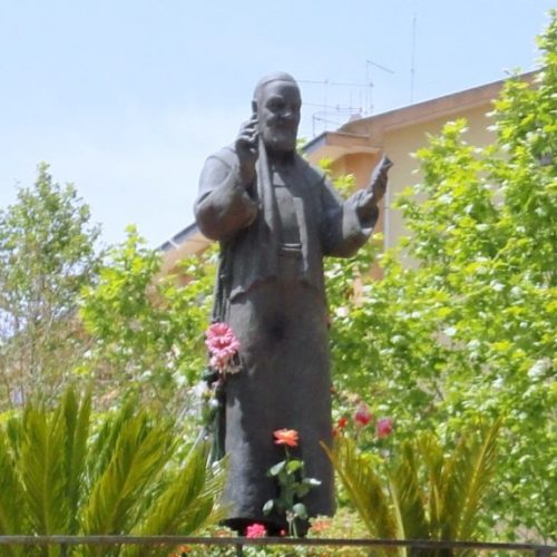 Riconoscimento dei devoti di Padre Pio a Paolo Orlando