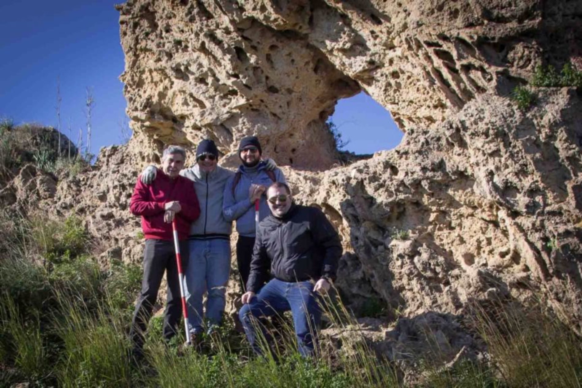Eccezionale scoperta a Gela: emerge una “piccola stonehenge”