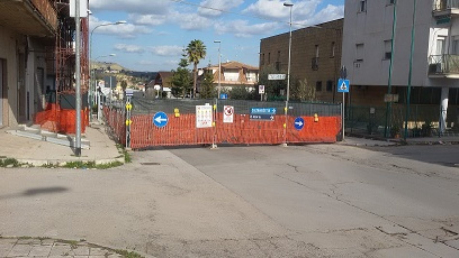 Barrafranca, tratto chiuso nel Viale Generale Cannada: urge nel percorso alternativo la riparazione del manto stradale e la collocazione di una segnaletica idonea