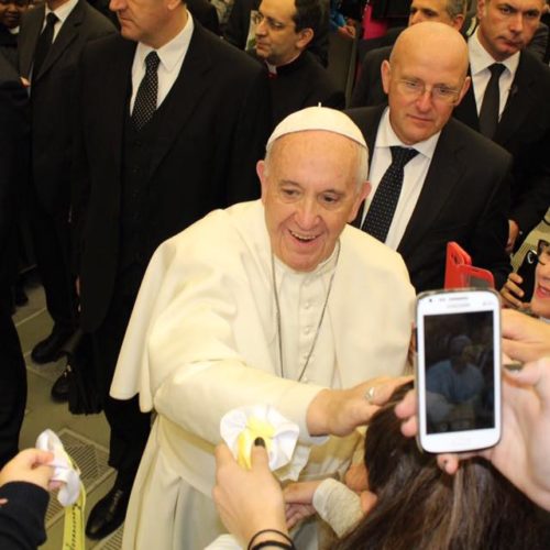 Enna, l’esperienza indimenticabile dell’incontro con Papa Francesco di 800 fedeli guidate dall’Ong “Luciano Lama”