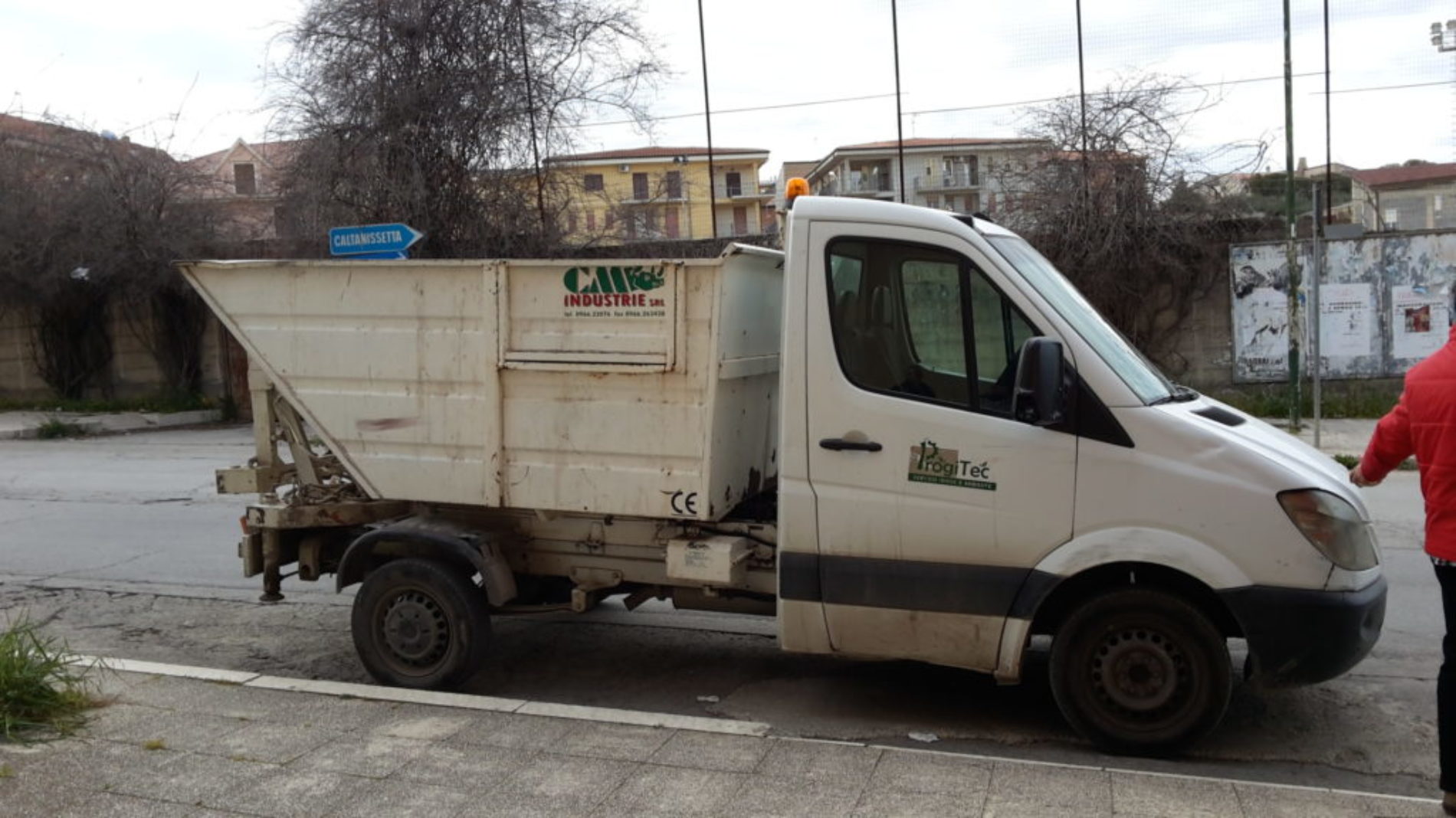 Video / Blocco degli automezzi per la raccolta rifiuti. Il sindaco Accardi: “Siamo ricaduti in una profonda emergenza”