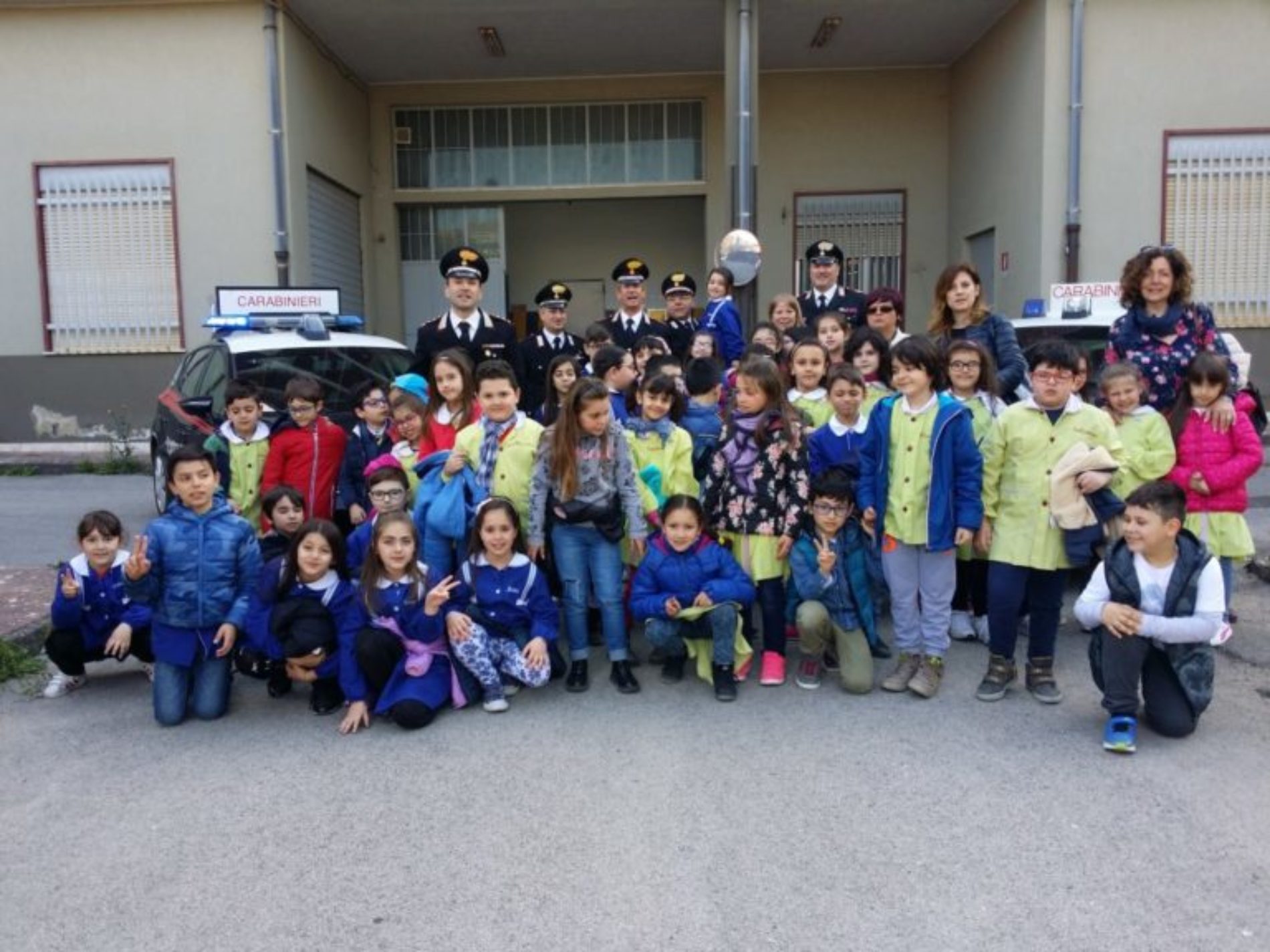 Gli alunni della scuola primaria in visita alla compagnia carabinieri di Piazza Armerina