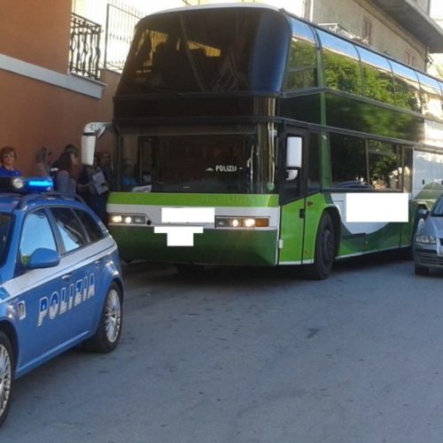Blitz della polizia su un autobus carico di alunni dell’istituto “Guarnaccia”