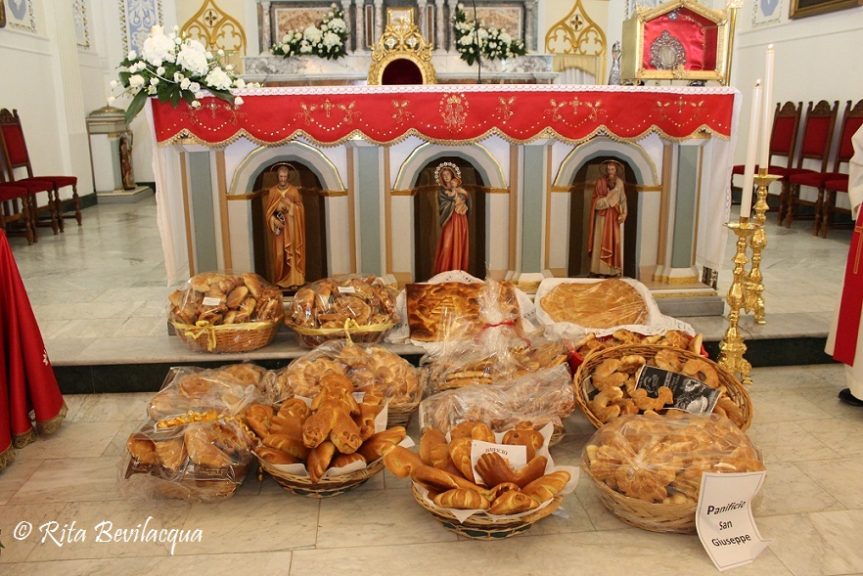 Raccolta pane di sant'Alessandro 2017 (8)