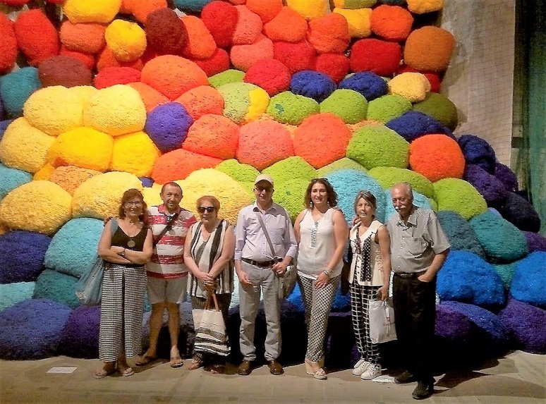 Salotto letterario a Venezia Installazione dell’americana Sheila Hicks “Scalata al di là dei terreni cromatici” nel Padiglione dei Colori all’Arsenale