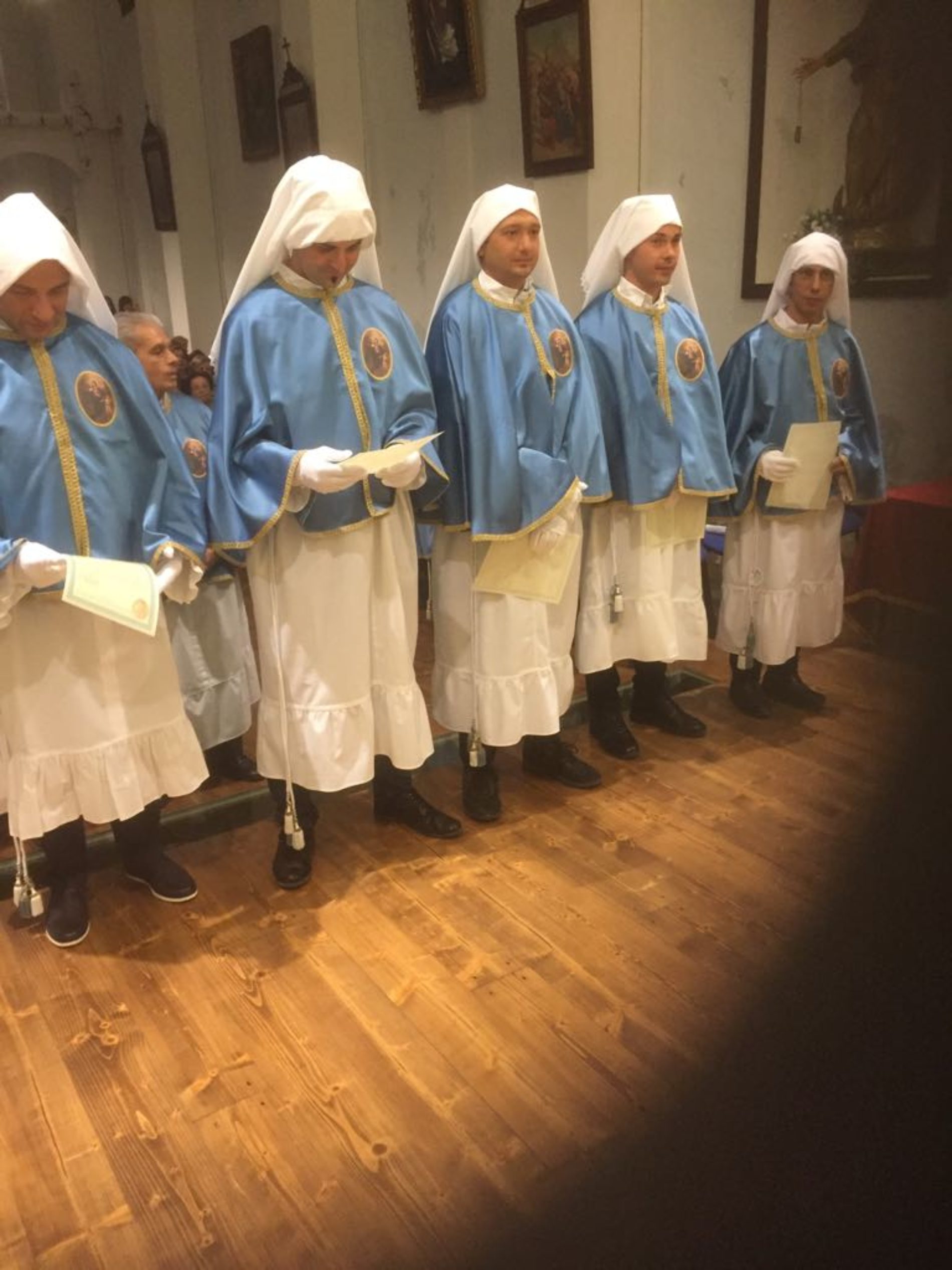 Pietraperzia. Vestizione di cinque nuovi pietrini nella confraternita “Maria Santissima del Soccorso”,