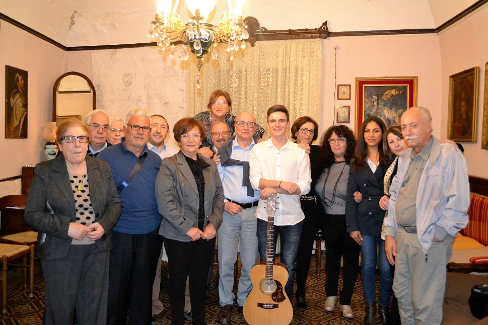 Il Salotto artistico- letterario “Civico 49” ospita il chitarrista barrese Kevin Marchì
