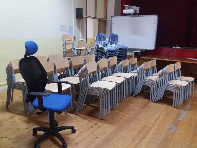 Pietraperzia. Acquistati dal Comune nuovi arredi scolastici