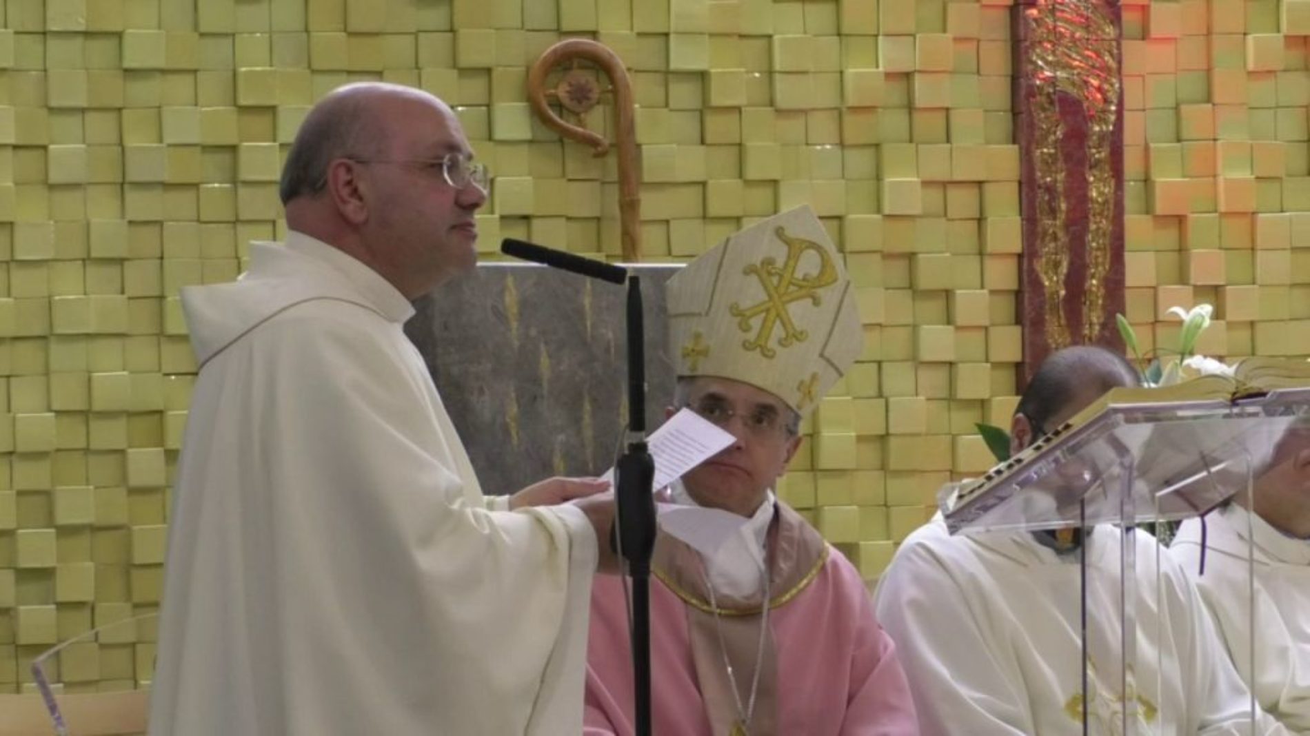 Barrafranca. Diocesi; Don Giacinto Magro parroco a San Lorenzo, Aidone