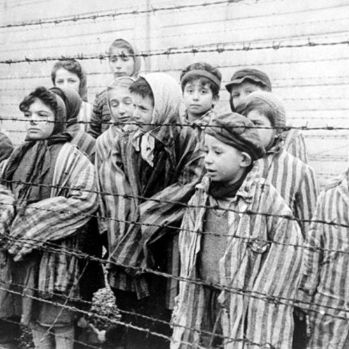 Un toccante reportage fotografico di Deborah Cartisano su Auschwitz, in mostra sino al 30 gennaio a Catania