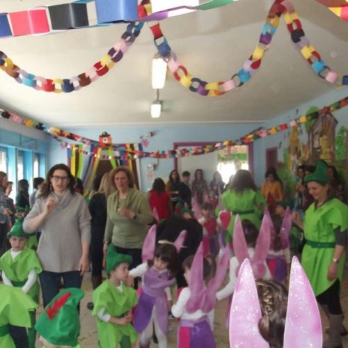 La scuola dell’Infanzia “San Giovannello” festeggia il carnevale a scuola con festa in classe.