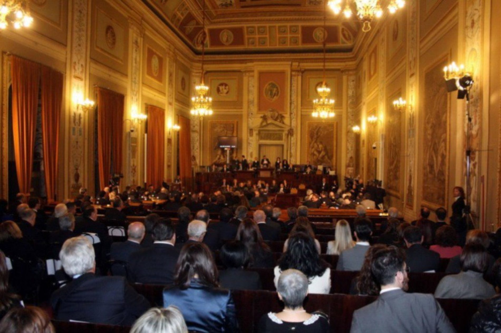 Gli stipendi d’oro dell’Ars, dibattito acceso da Giletti