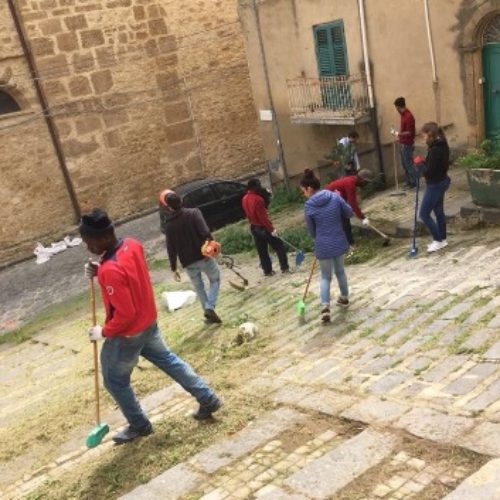 Pietraperzia. Gli extracomunitari a servizio del paese