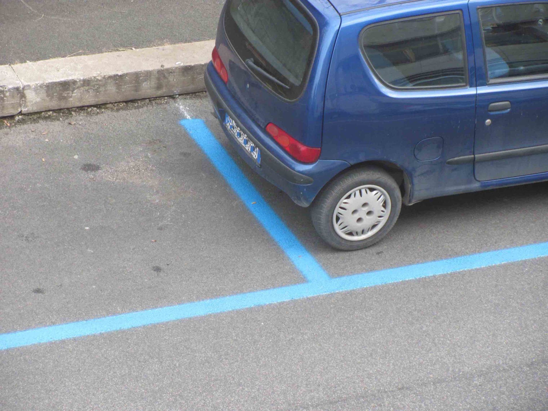 Barrafranca. Primo di aprile, partono i parcheggi a pagamento (strisce blu)