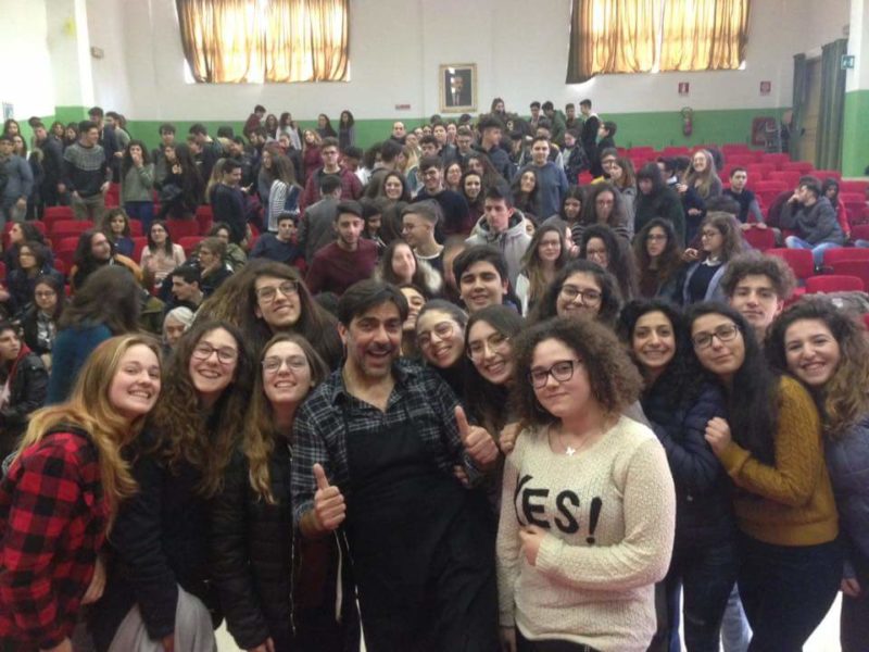“Bastian Contrario” di Sergio Vespertino all’ISISS Falcone Barrafranca (4)