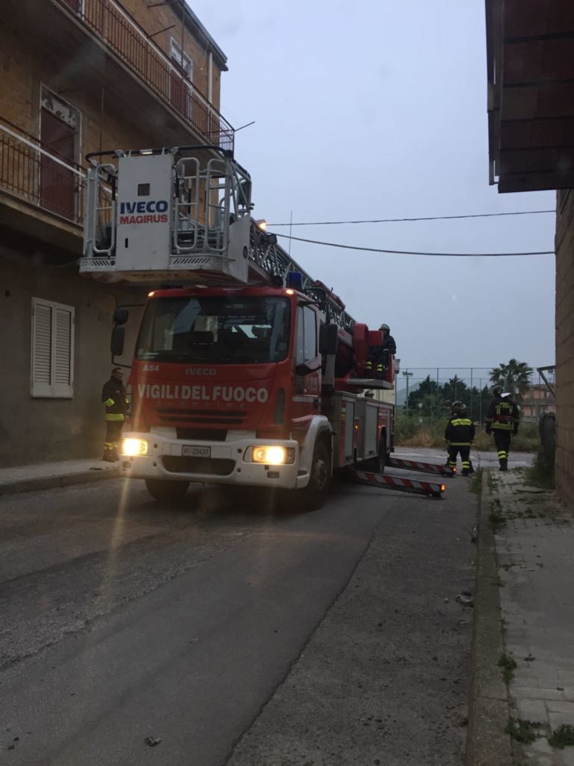 Barrafranca – Fortissime raffiche di vento stanno provocando danni e disagi