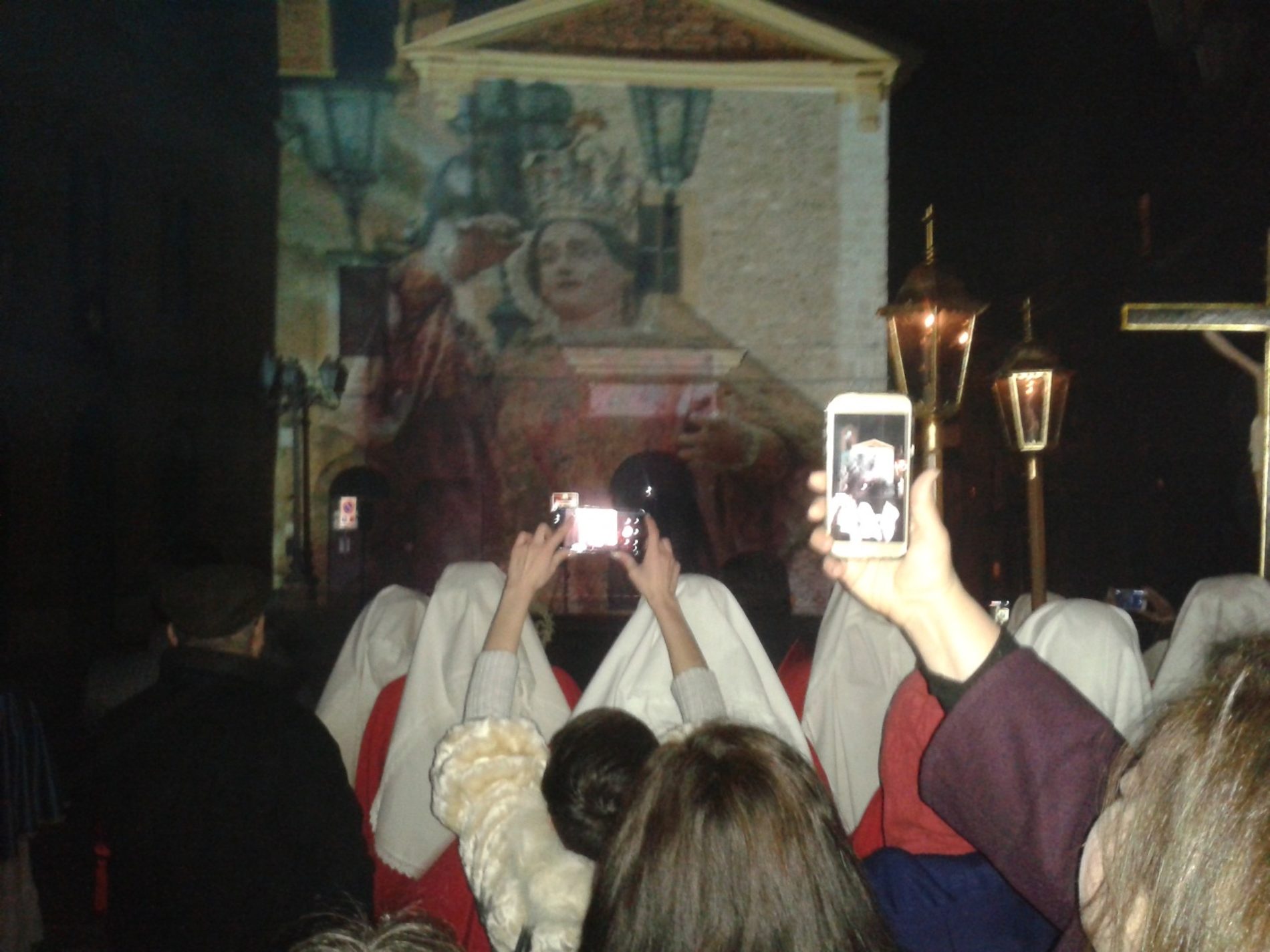 Pietraperzia. Grande spettacolo con i video mapping de “L’Ancontru”
