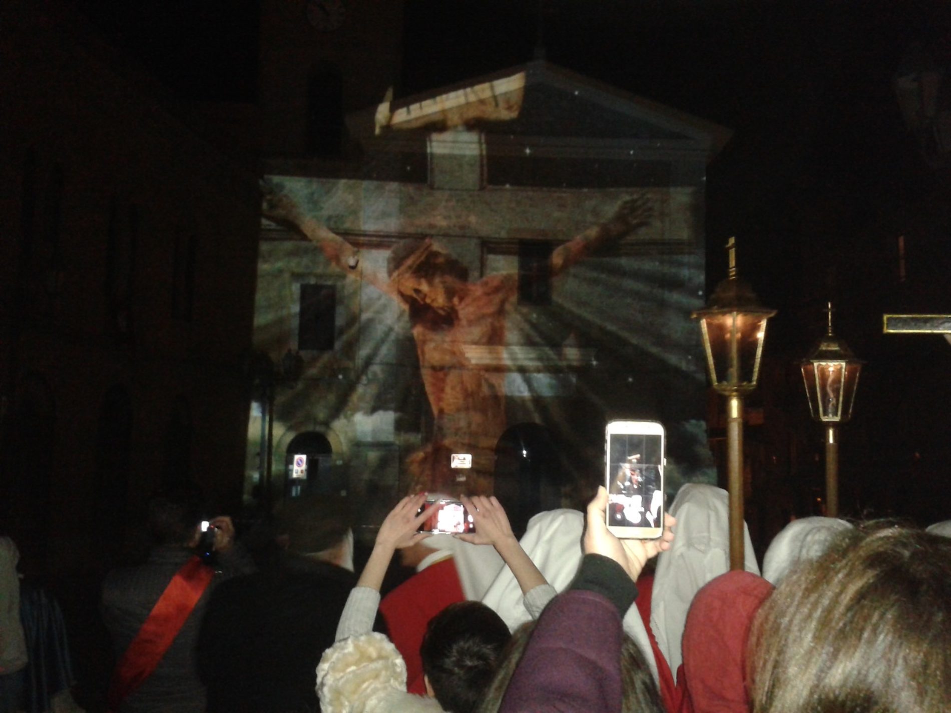 Pietraperzia. Grande spettacolo con i video mapping de “L’Ancontru”