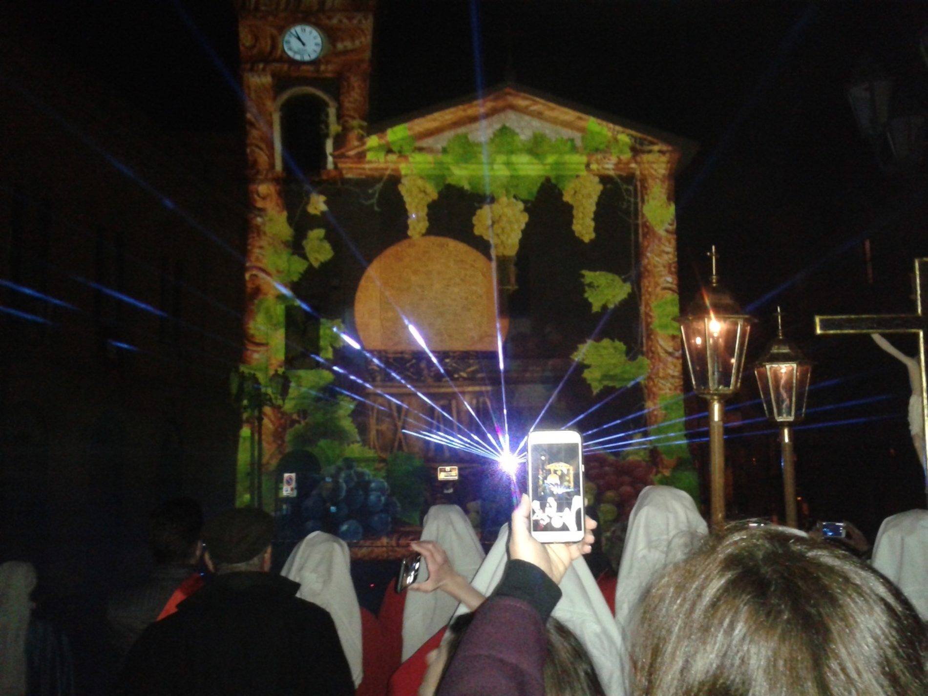 Pietraperzia. Grande spettacolo con i video mapping de “L’Ancontru”