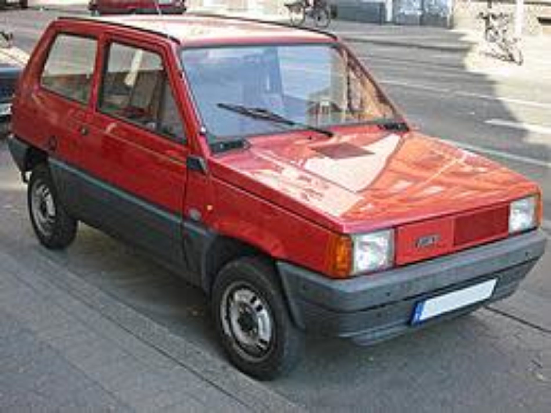 PIETRAPERZIA.  Ritrovata a tempo di record dai carabinieri la Fiat “Panda” rossa rubata due giorni fa.