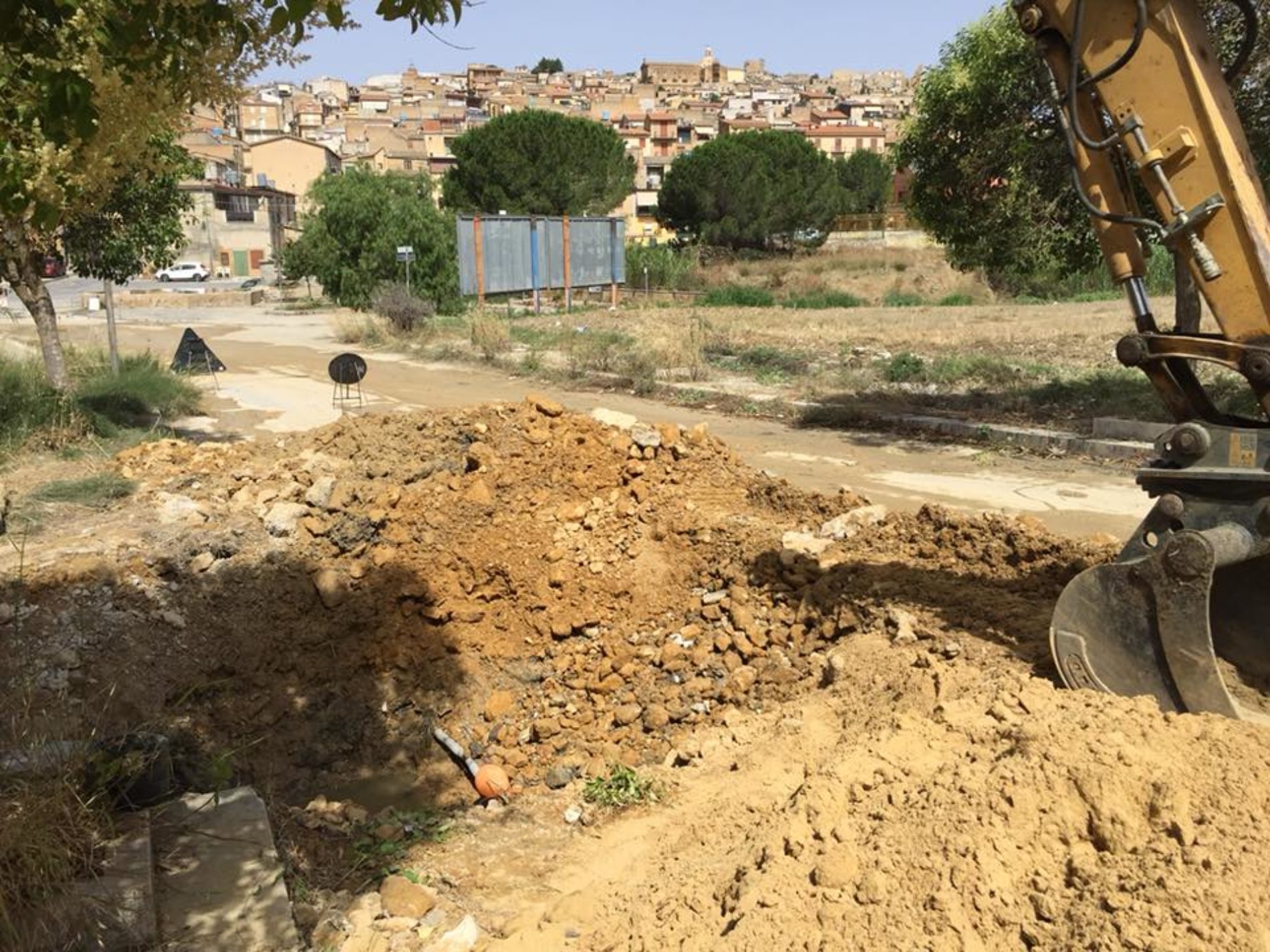 PIETRAPERZIA. Riparato il guasto alla rete idrica. L’acqua è tornata a sgorgare dai rubinetti