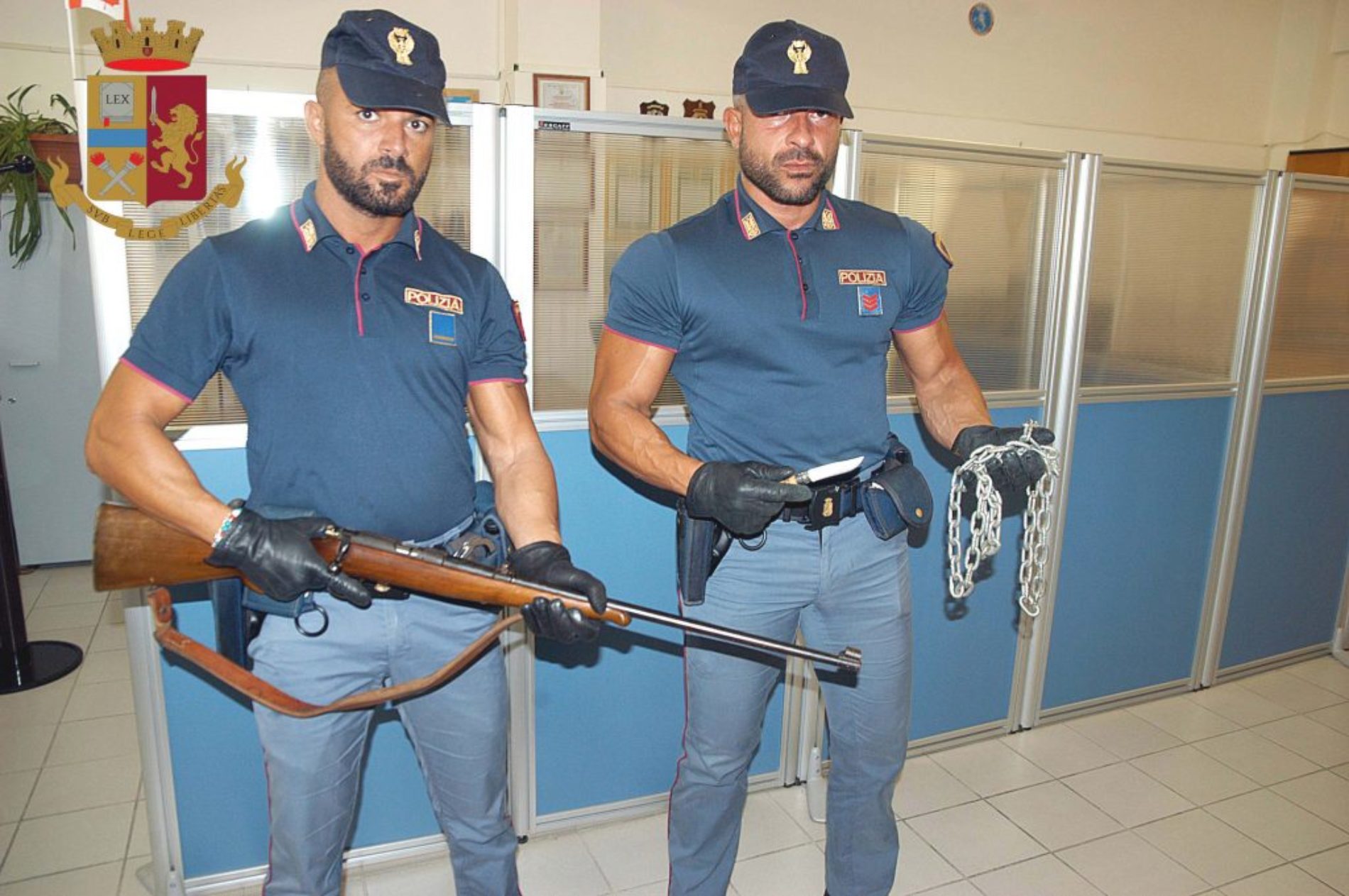 Barrafranca. Maltratta la moglie e la tiene segregata, arrestato per detenzione illegale di armi